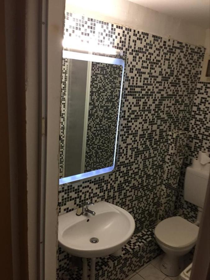 Achis Aparthotel *
